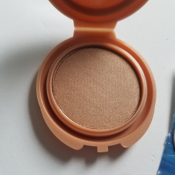 Tarte Clay Waterproof Bronzer - Picture 3 of 3